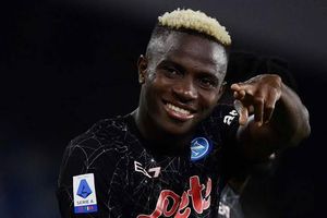 WATCH: Super Eagles stars honour Napoli’s Victor Osimhen during first meet since Player of the Year Award win