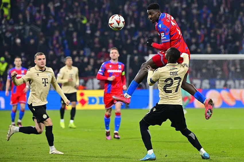 Rafiu Durosinmi attempting to head the ball