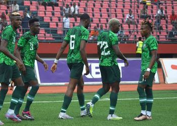 Moses Simon joins Peseiro to show support for under-fire Francis Uzoho