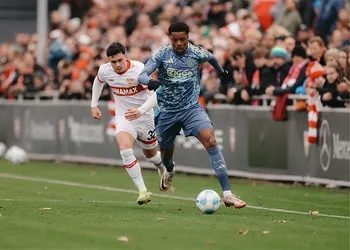 Chuba Akpom could remain at Ajax despite exit talks