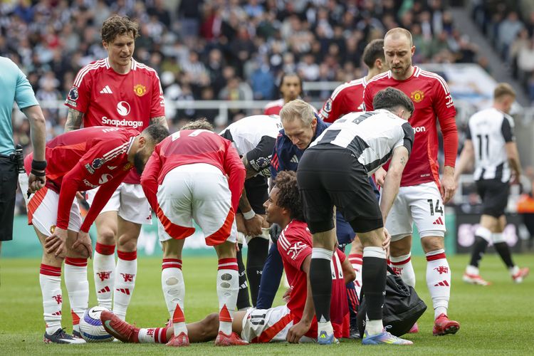 “Half the team needs to go” – Nigerian Afrobeats superstar slams Manchester United players