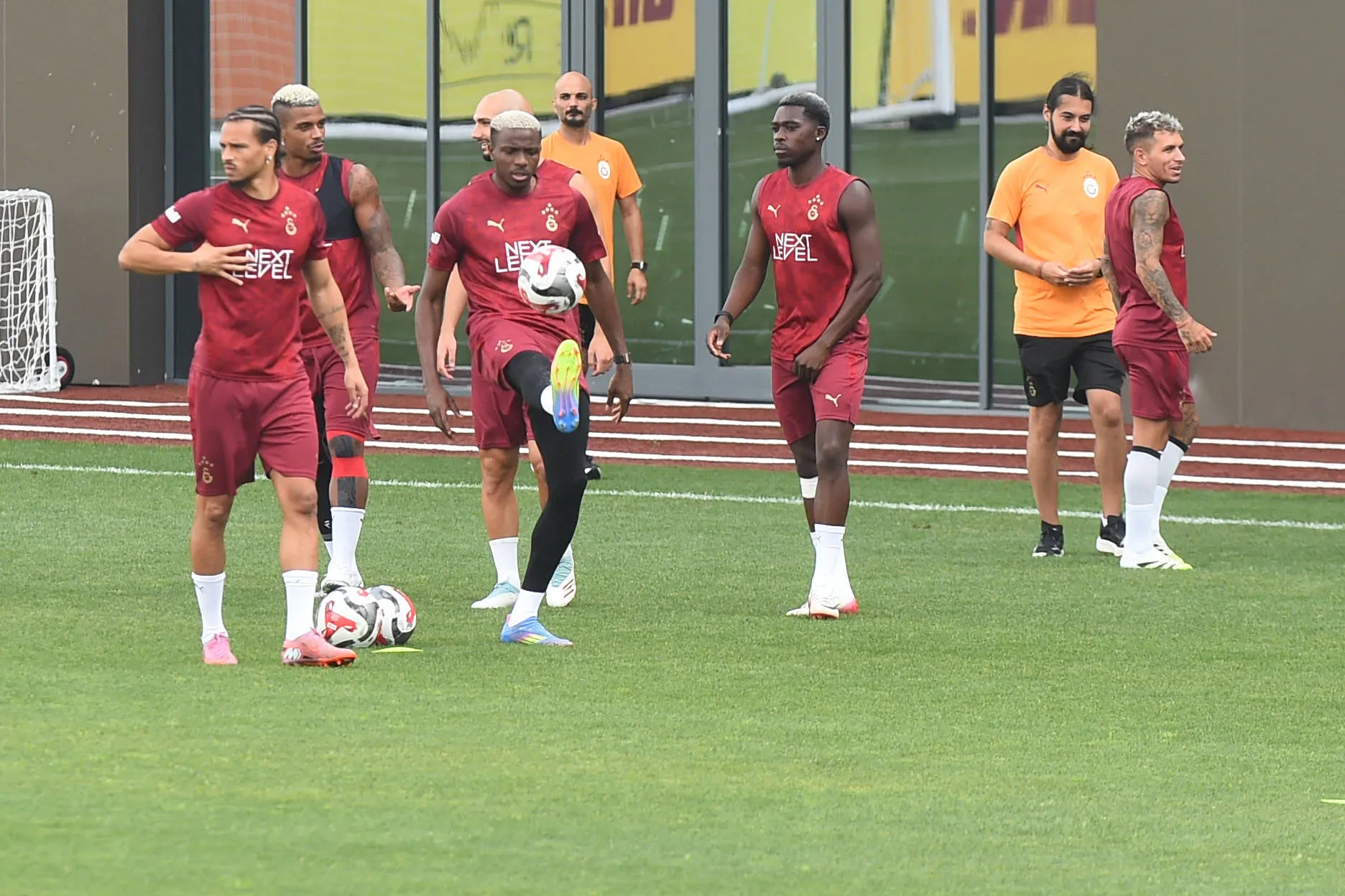 Victor Osimhen and Galatasaray teammates in training