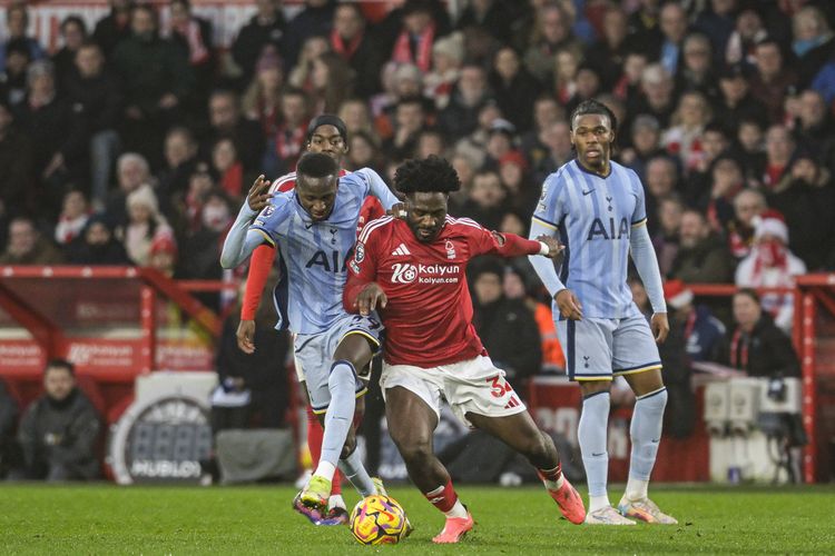 Is Ola Aina free to leave Nottingham Forest in the summer 2025 window?