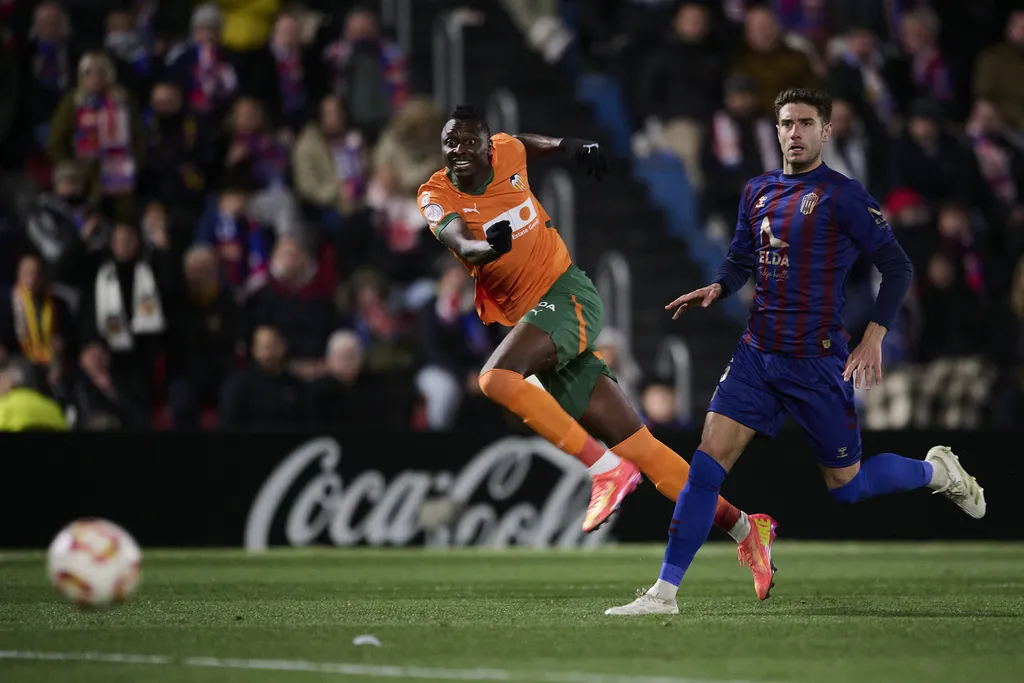 Sadiq Umar in action for Valencia