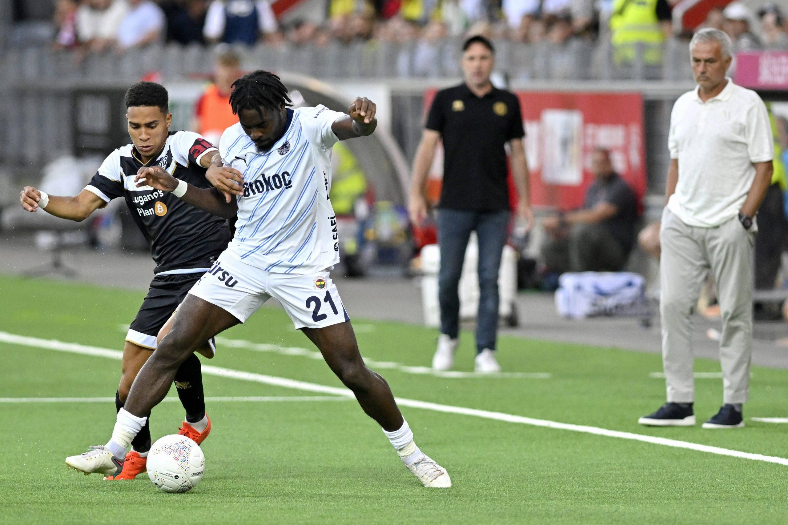 Fenerbahce: José Mourinho watches Bright Osayi-Osayi-Samuel from the sidelines