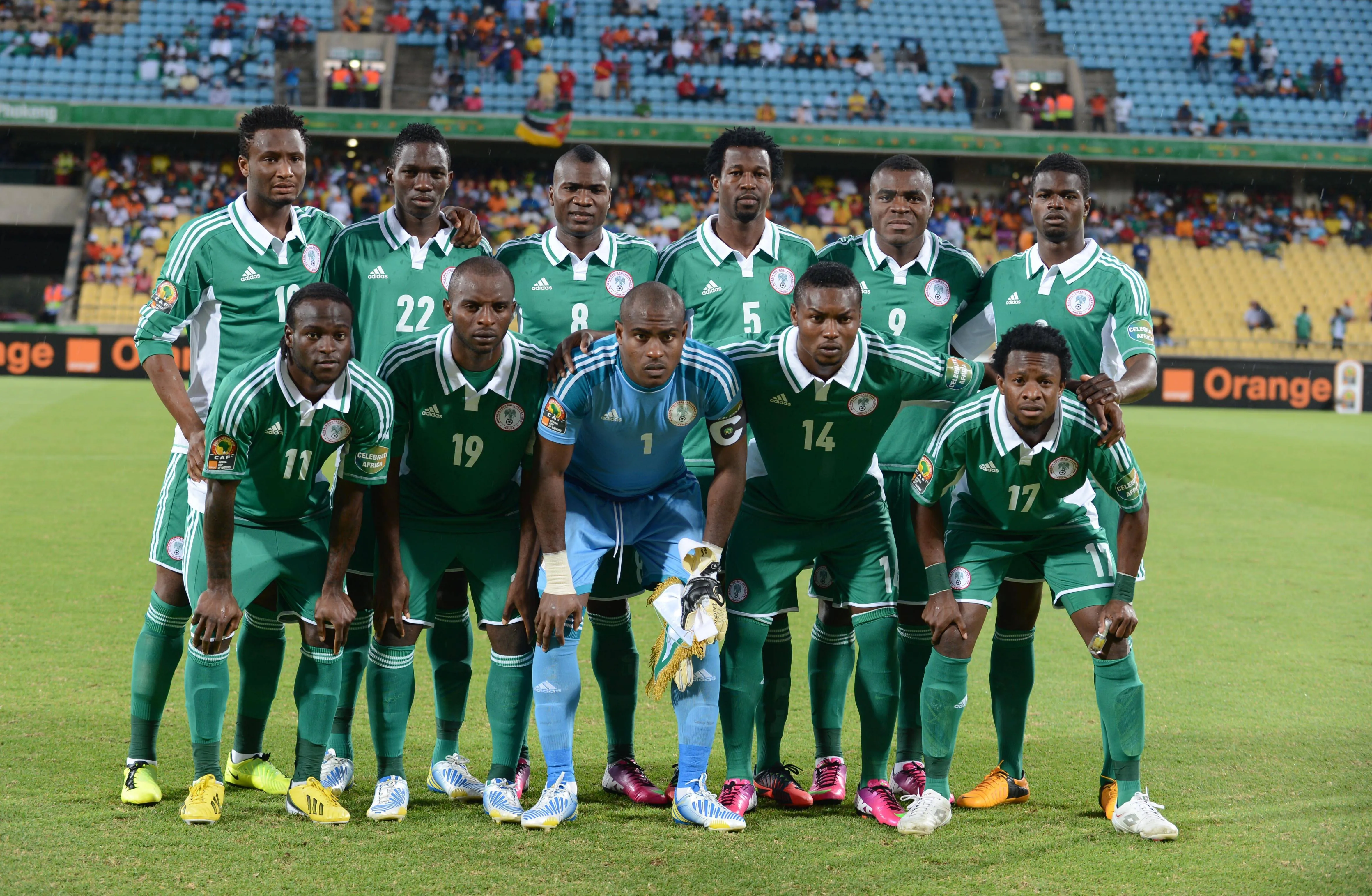 John Obi Mikel, Kenneth Omeruo, Brown Ideye, Efe Ambrose, Emmanuel Emenike, Elderson Uwa Echiejile; front: Victor Moses, Sunday Mba, Vincent Enyeama, Godfrey Oboabona, Ogenyi Onazi