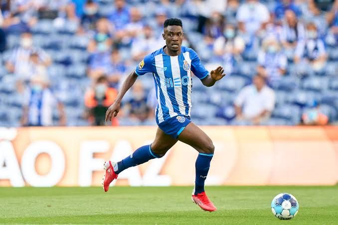 Zaidu Sanusi out? Porto launch hunt for new left full-back