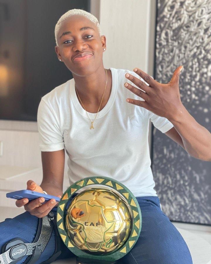 Super Falcons star Asisat Oshoala with her CAF POTY Award 