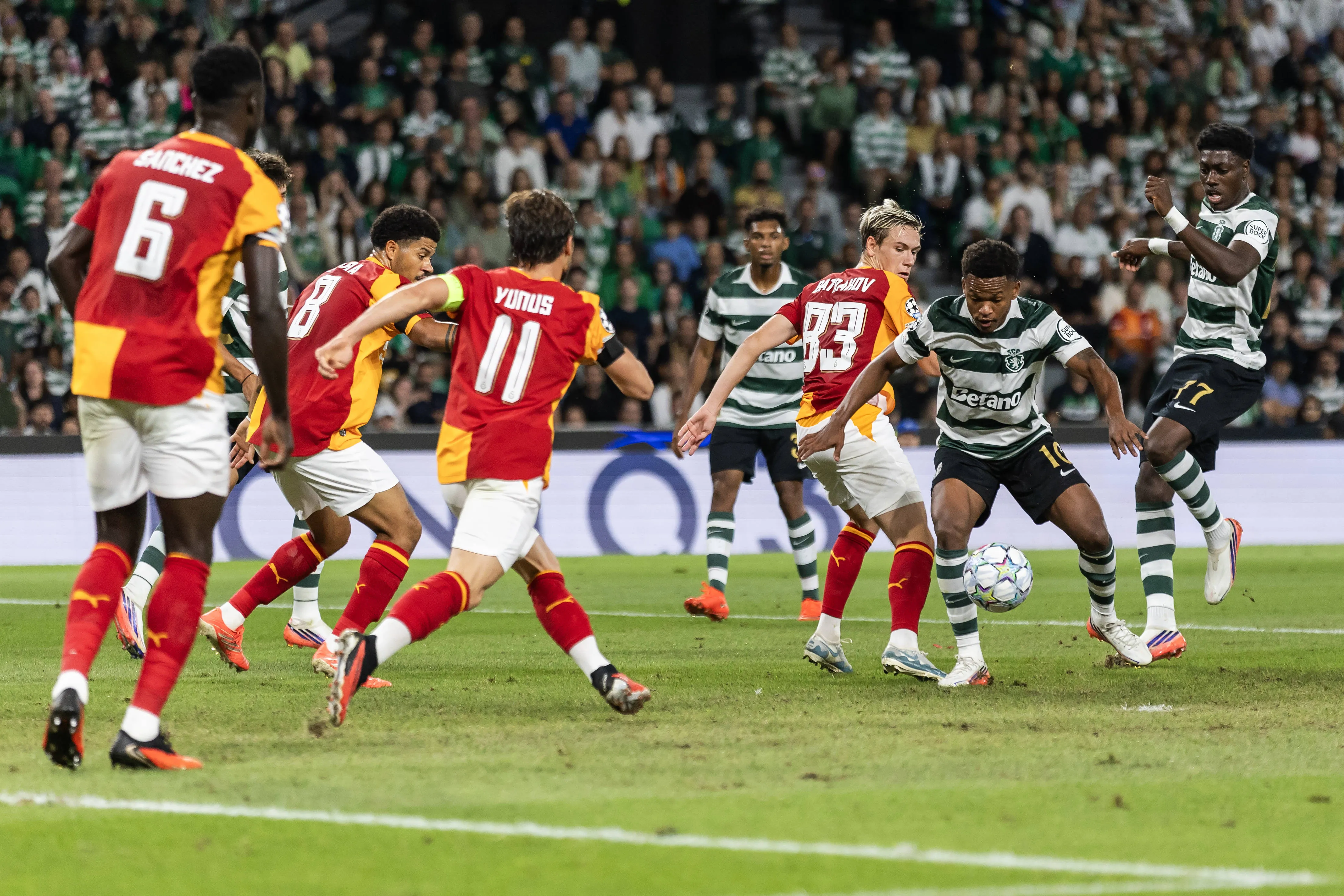 Geny Catamo of Sporting CP seen in action against Galatasaray