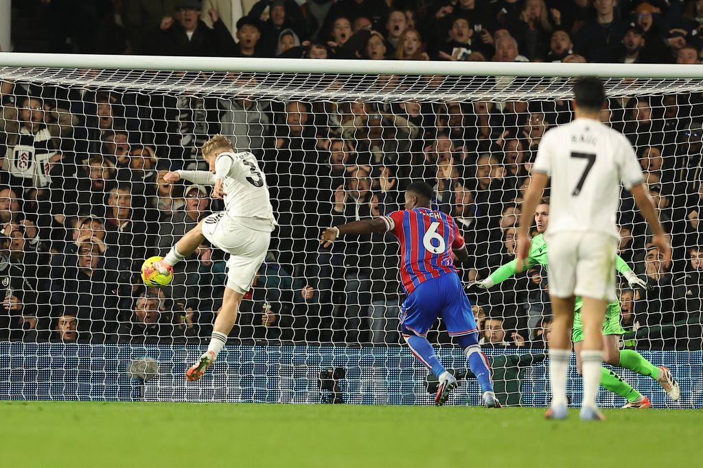 Emile Smith Rowe scores into an open goal in the 52nd minute off a rebound off the bar from a header by Alex Iwobi, but the goal was later overturned by VAR for offside by Samuel Chukwueze