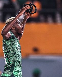 “Moment of madness” – Pinnick reveals Osimhen’s reaction after Finidi rant