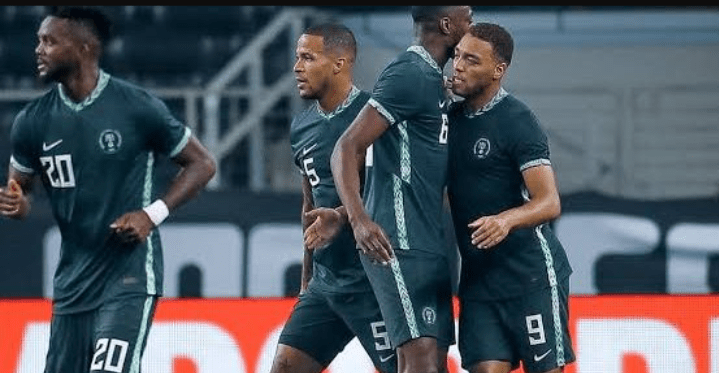 Awaziem, Troost-Ekong, Ajayi, Dessers 