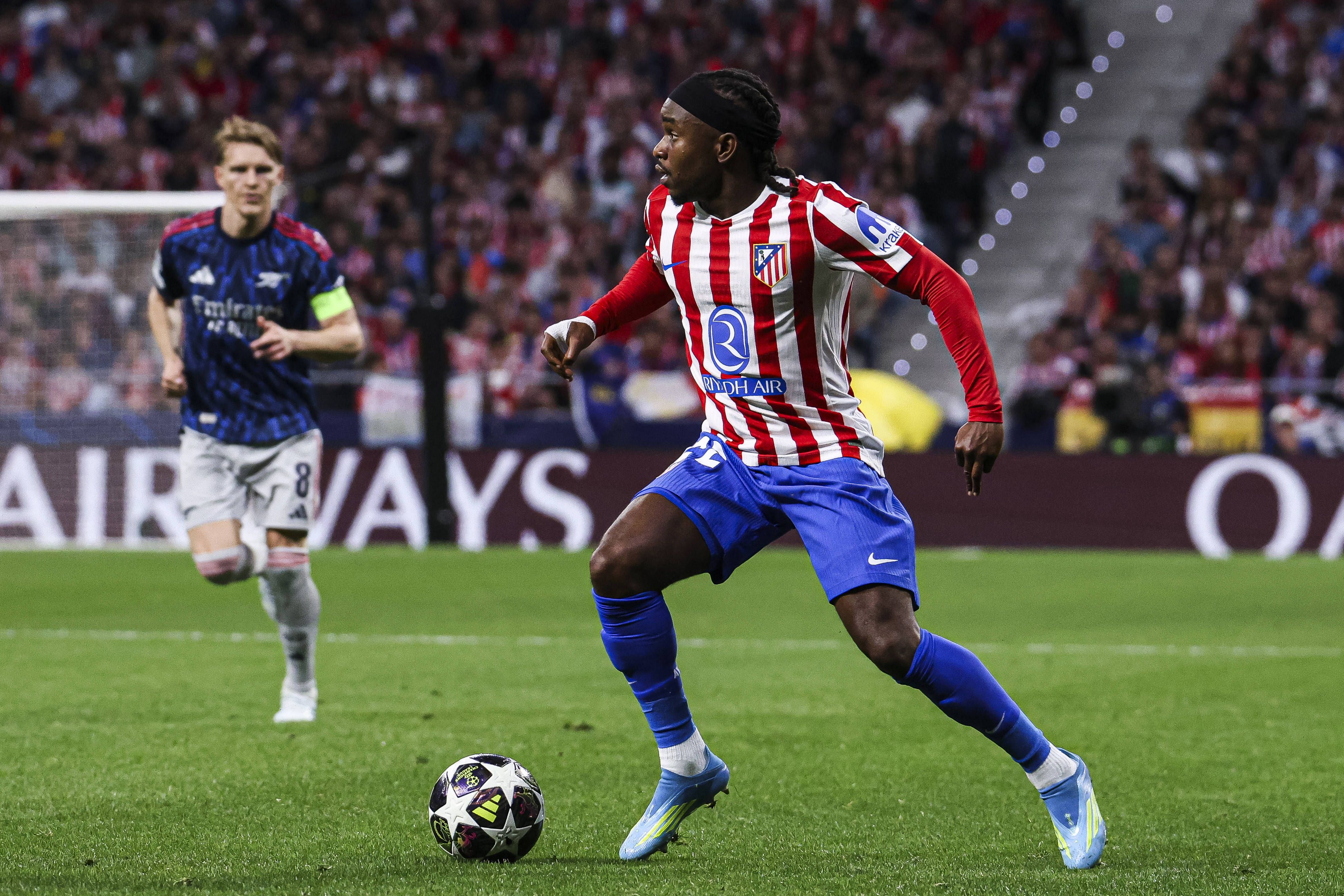 Ademola Lookman moves with the ball during UEFA Champions League 2025 26 match beetween Atletico de Madrid and Arsenal