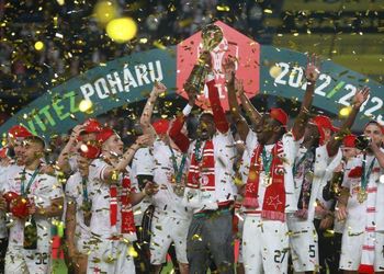 “You deserve three lifetime bans” – Nigerian star’s handball sparks angry outbursts against referee Tomáš Klíma