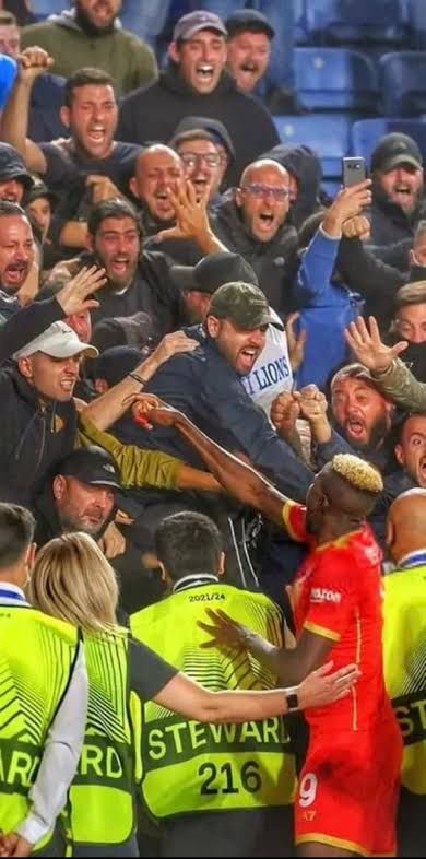 Victor Osimhen with Napoli fans 