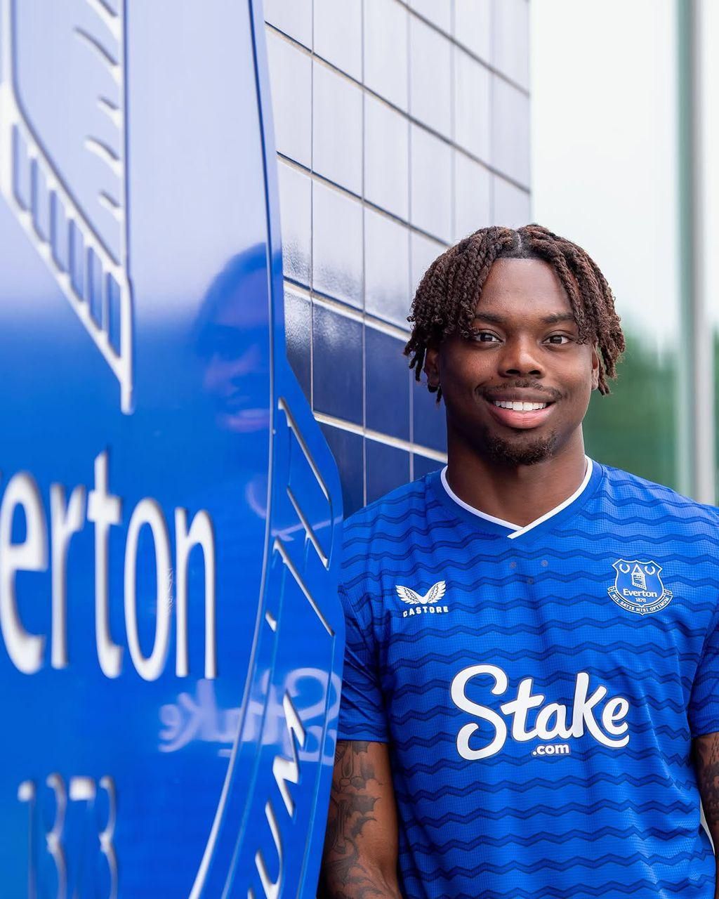 Cody Ebere extends deal with Everton