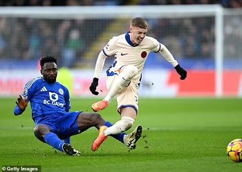 17-year-old Nigeria-eligible defender pens professional deal with Chelsea