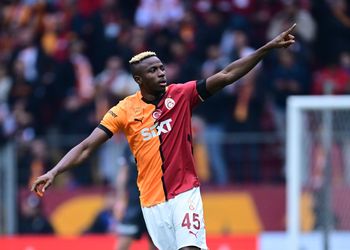 “Good character” – Ex-AC Milan defender praises Osimhen for leading Batshuayi to honour late 9-year-old Galatasaray fan