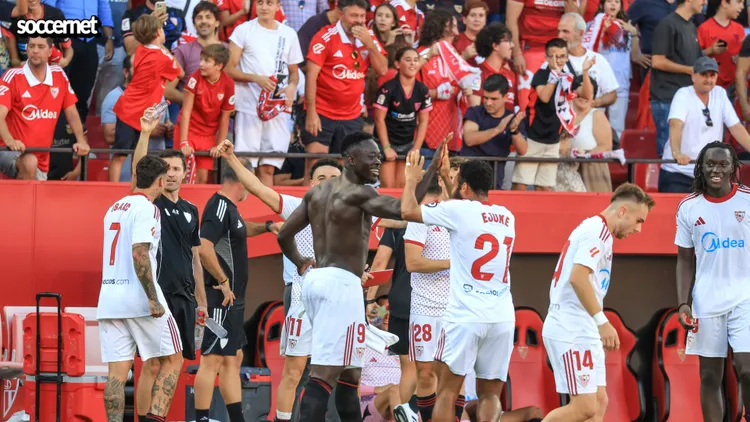 Super Eagles striker Akor Adams sends ‘come get me’ gesture to Manchester United