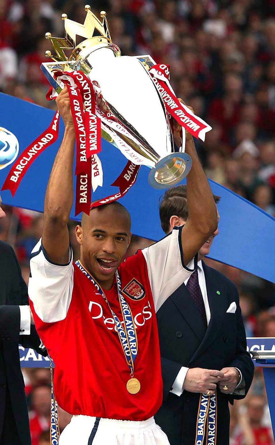 Thierry Henry with the Premier League trophy (photo credit: Imago)