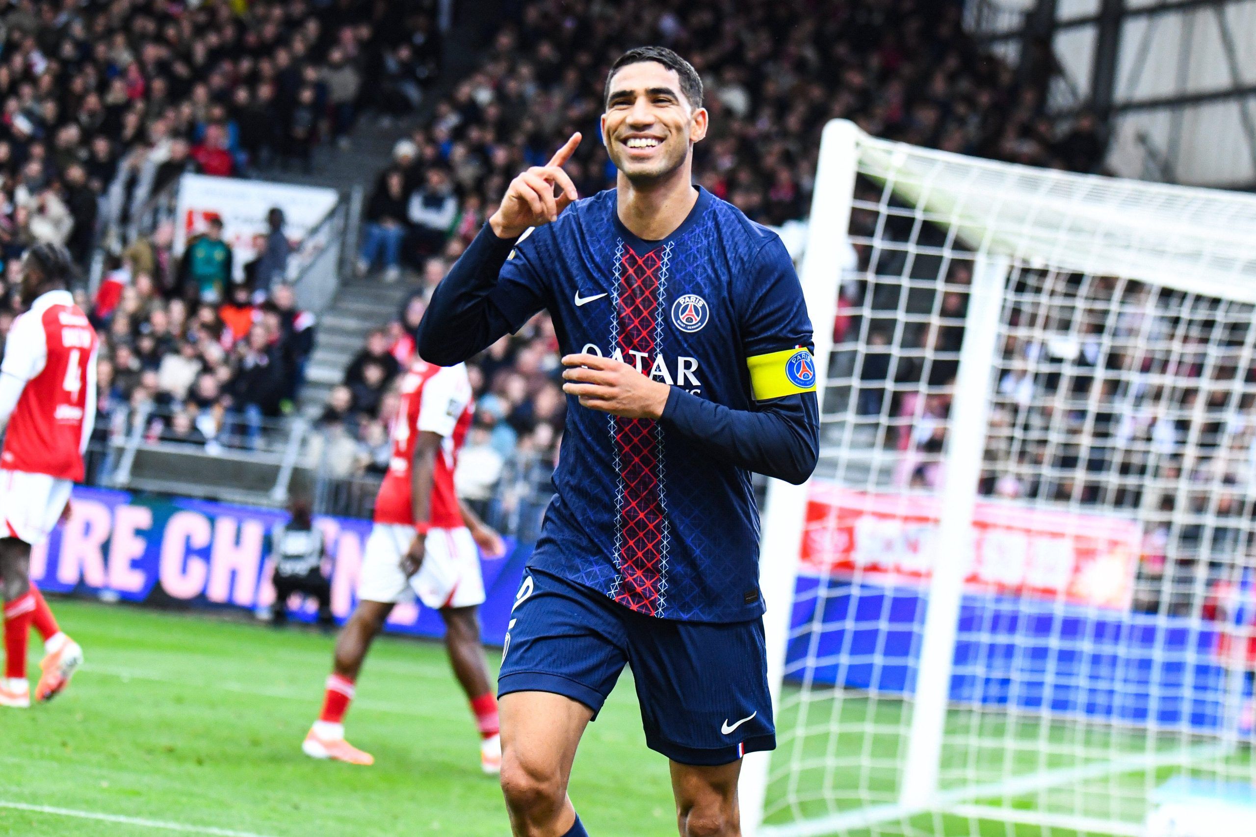 FOOTBALL : Stade Brestois 29 vs Paris Saint Germain - Ligue 1 - JournÃ e 9 - 25/10/2025 Joie des joueurs du Paris SG aprÃ s le 2e but de Achraf Hakimi Paris SG BrestFrance PUBLICATIONxNOTxINxFRAxBEL Copyright: xBaptistexAutissierx