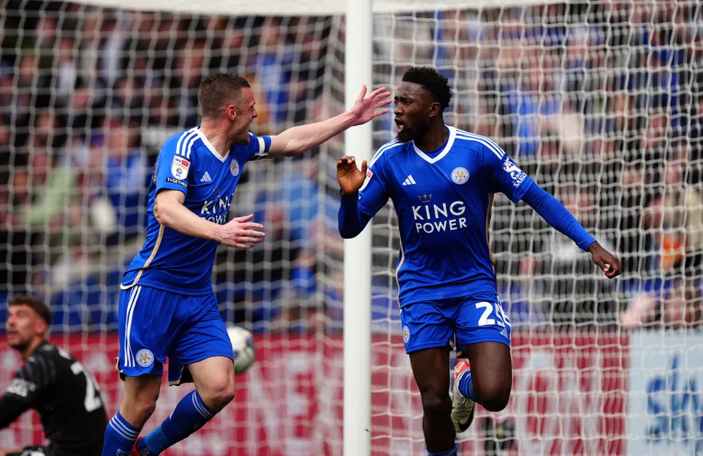 Wilfred Ndidi celebrates scoring the opening goal with Jamie Vardy during the Sky Bet Championship match