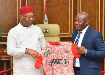 Emmanuel Amuneke: Former Nigeria and Barcelona winger set for NPFL coaching return