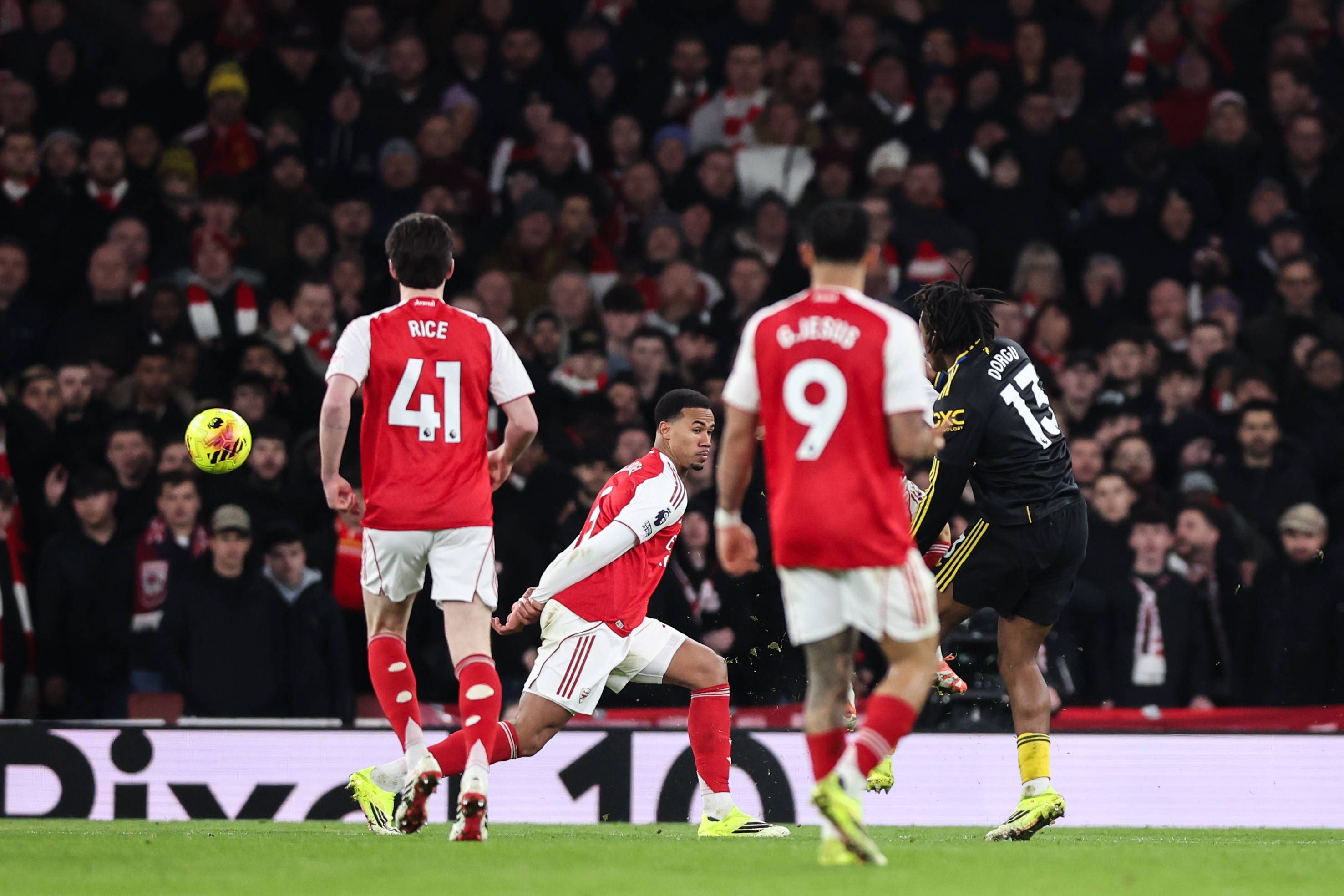 Patrick Dorgu scores a goal to make it 1-2 during the Arsenal vs Manchester United Premier League match