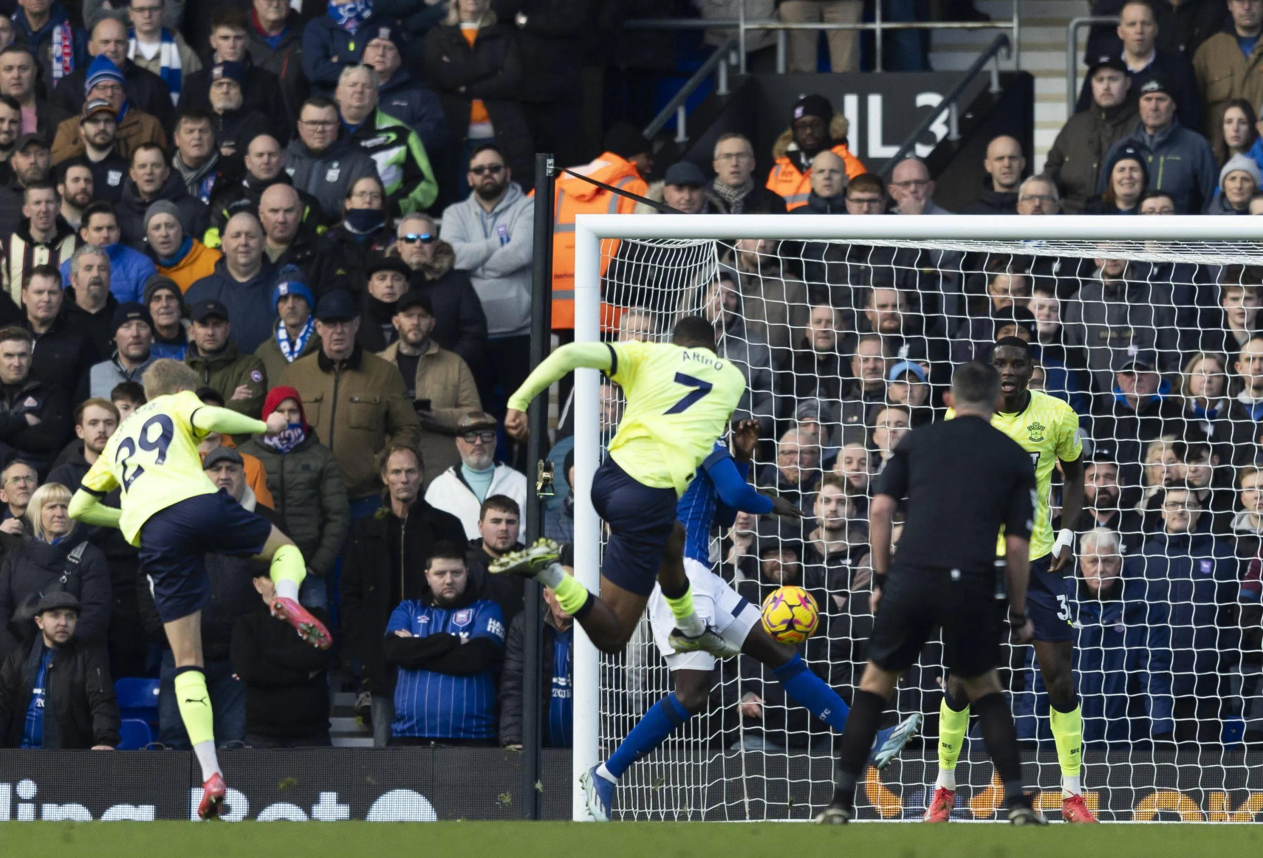 Joe Aribo scores for Southampton