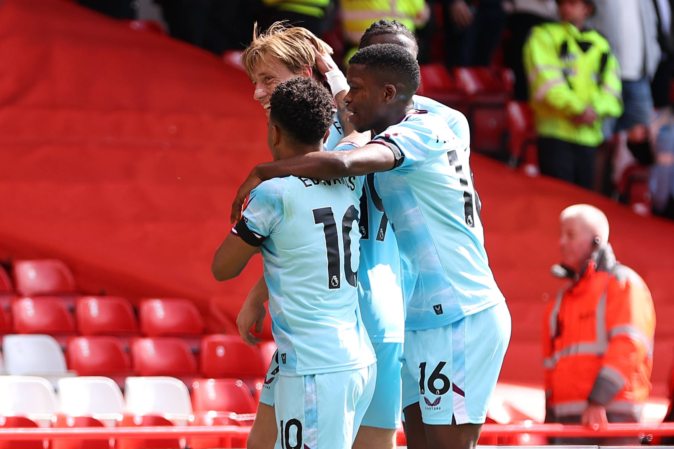 Burnley players celebrate against Nottingham Forest