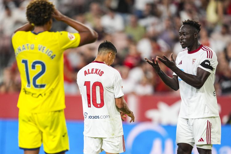 “I spend 6-7 hours with him everyday” – Akor Adams opens up on Arsenal cult hero’s impact at Sevilla