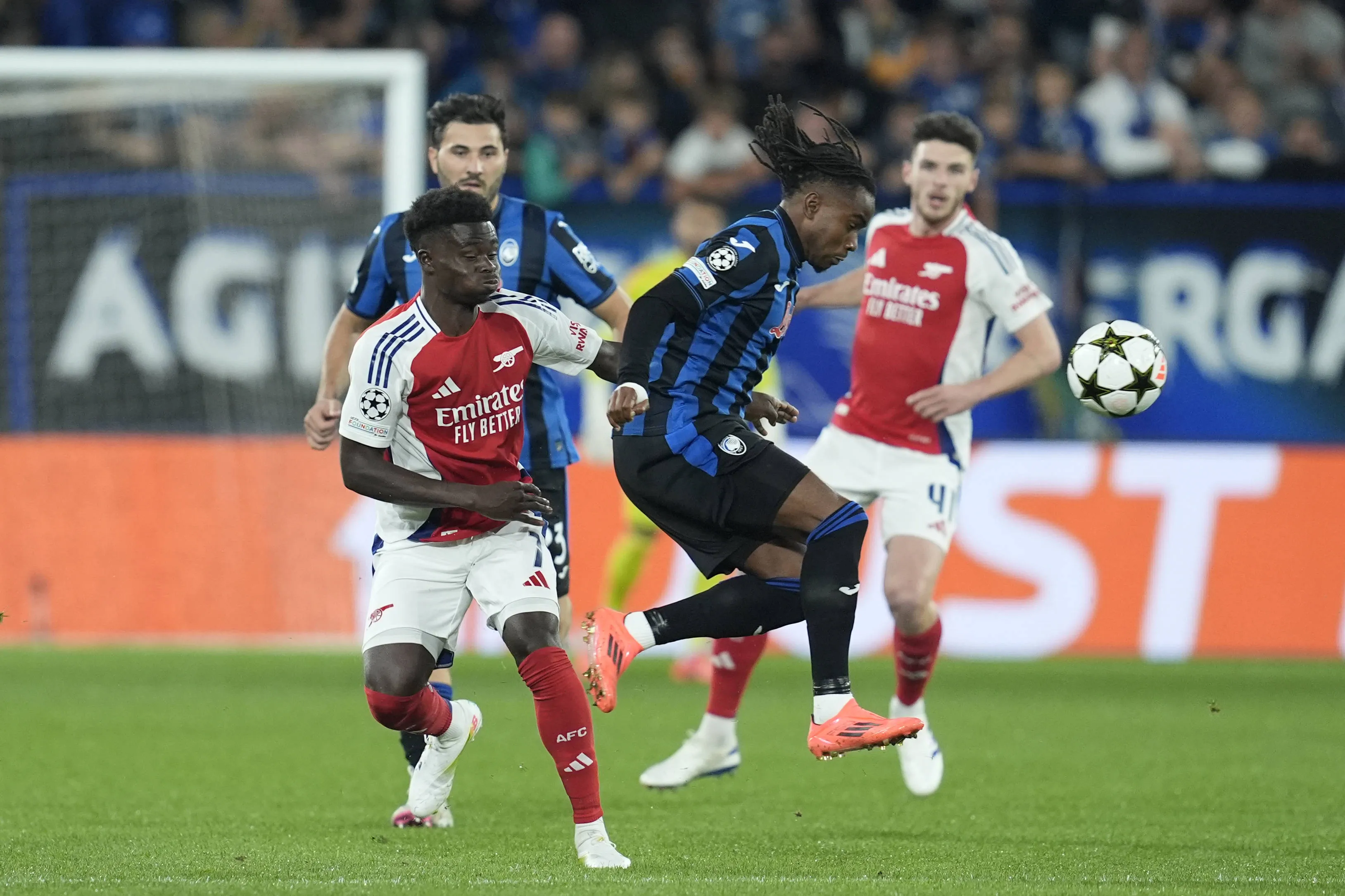 Ademola Lookman vs Arsenal's Bukayo Saka