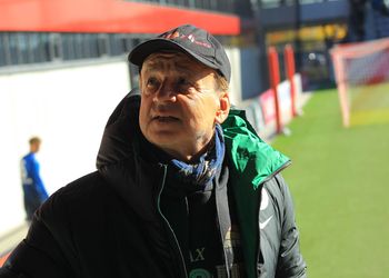 Former Super Eagles coach urges Moses Simon to remain in France amidst Everton links