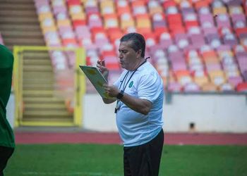 Former Nigerian Defender Calls On Rohr To Include More NPFL Players In His Super Eagles Team