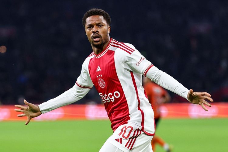 Chuba Akpom transfer update: Nigerian forward left in limbo as Lille and Ajax close doors