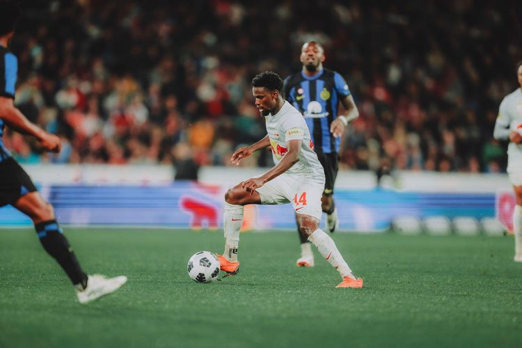 Nigerian midfielder Samson Tijani