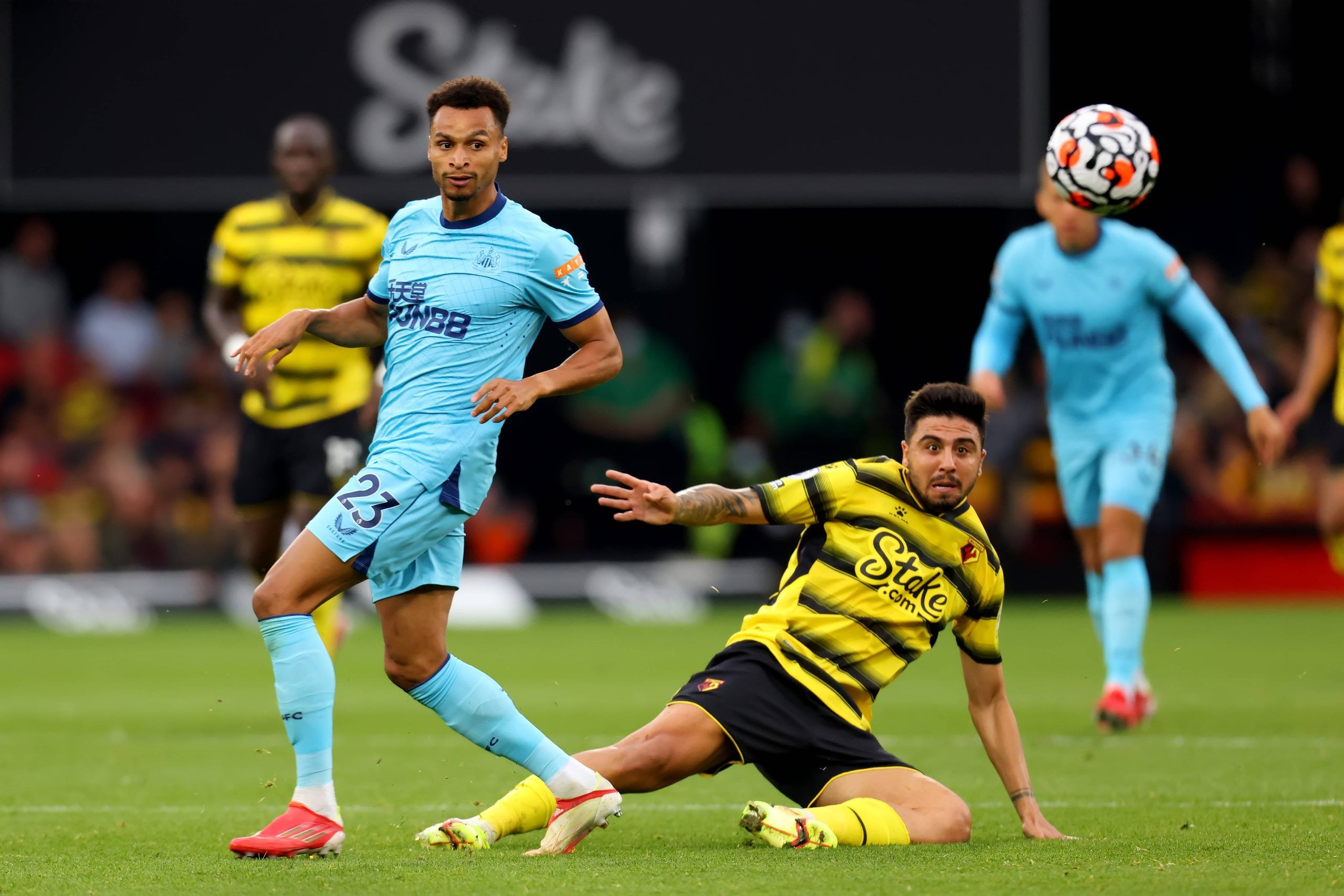 Ozan Tufan  competes for the ball with Jacob Murphy