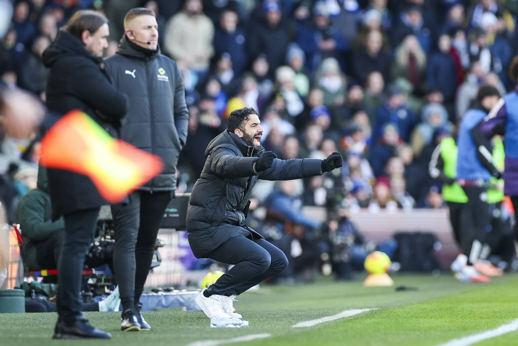 Ruben Amorim frustrated gestures during the Leeds United v Manchester United