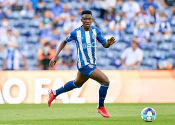 Zaidu Sanusi out? Porto launch hunt for new left full-back