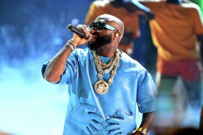 Picture: Nigerian artiste Davido takes on Ronaldo’s iconic jersey number at Manchester United