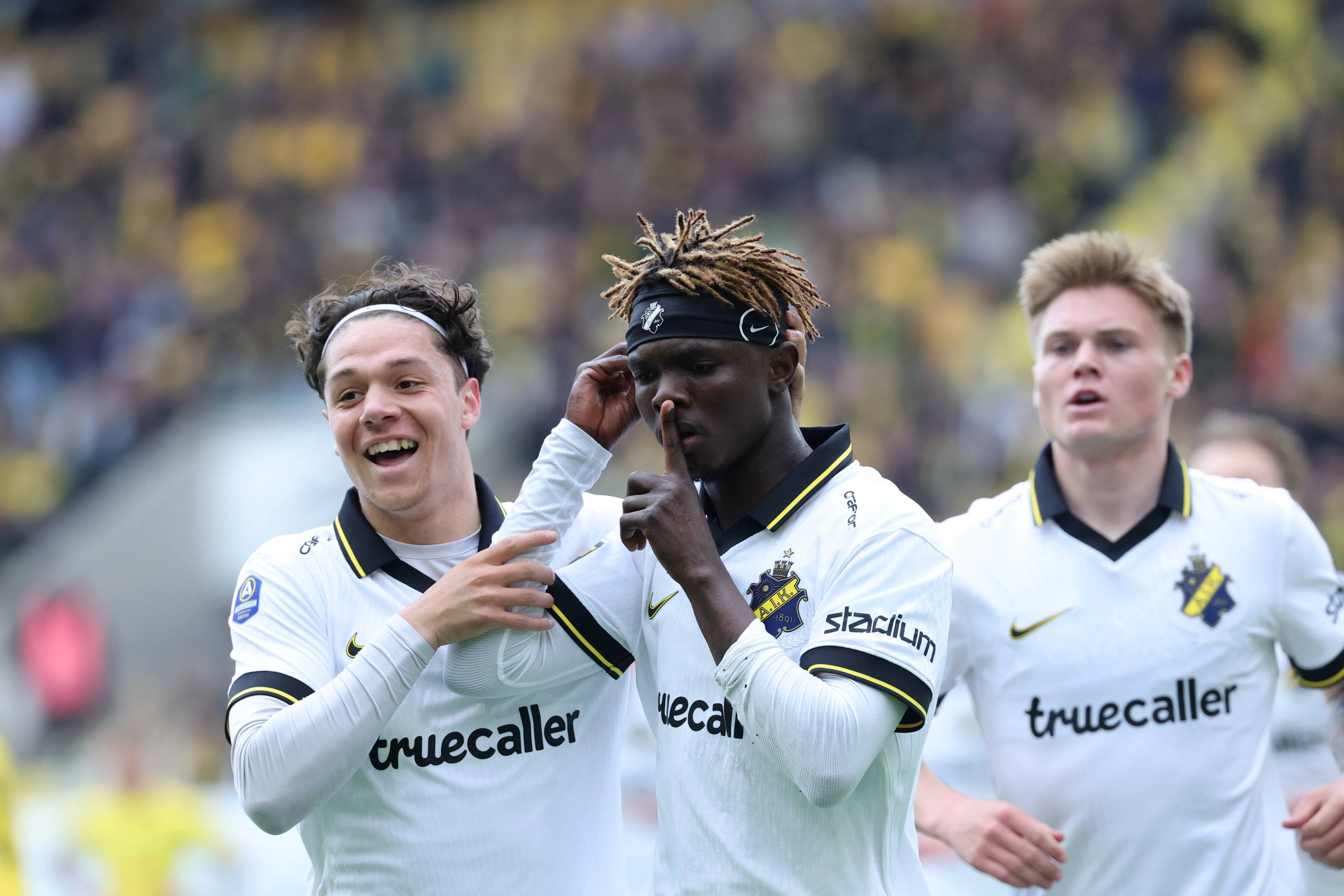Zadok Yohanna scores and celebrates