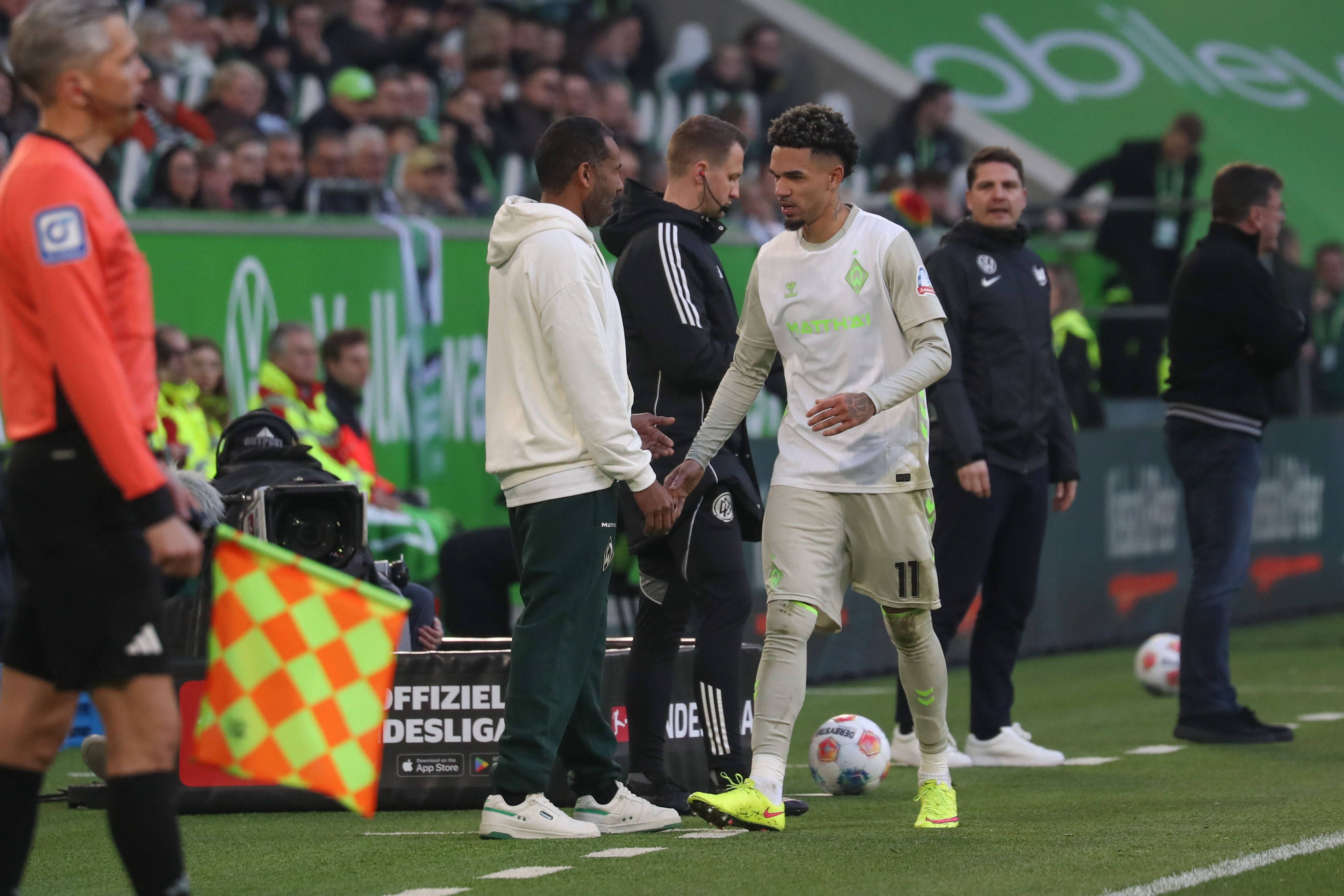 Daniel Thioune Werde Bremen coach and Justin Njinmah