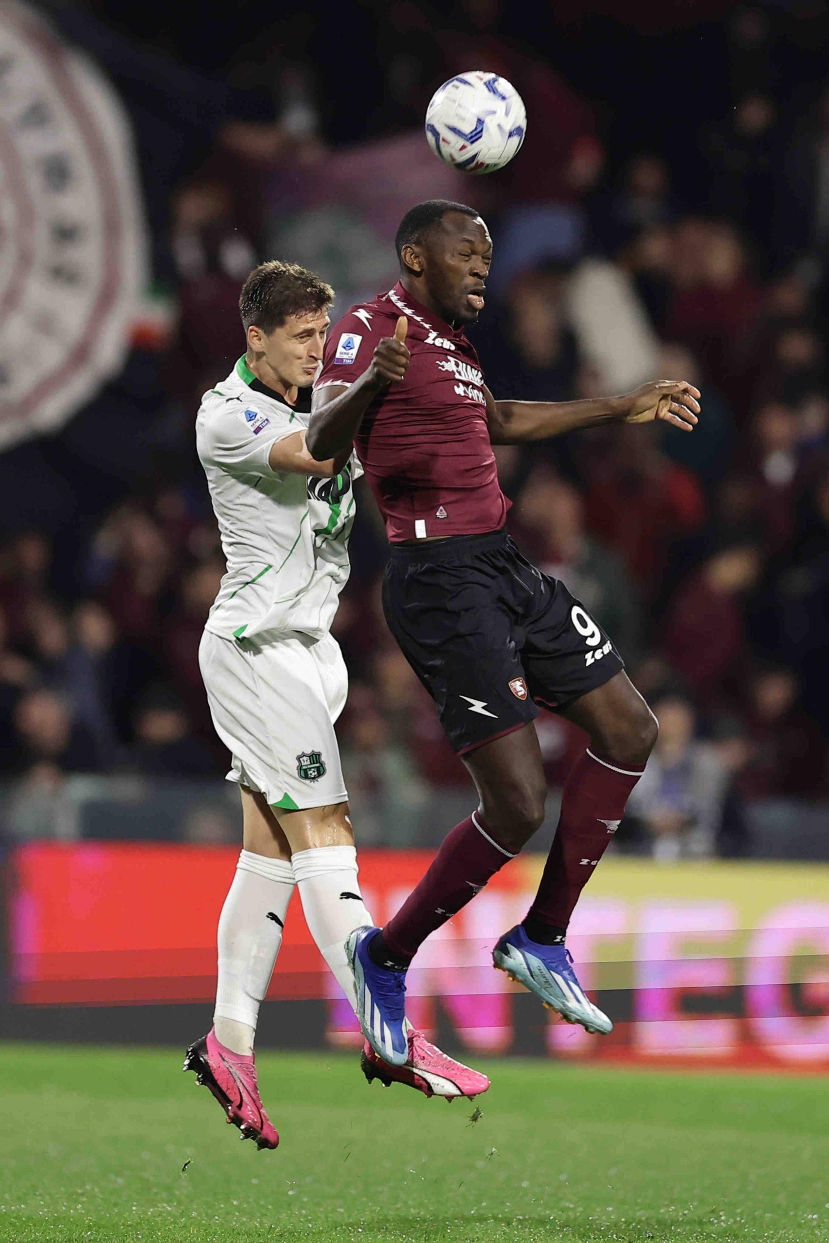 Former Salernitana Super Eagles forward Simy Nwankwo challenges for the ball with Sassuolo forward Agustin Alvarez during a Serie A match 