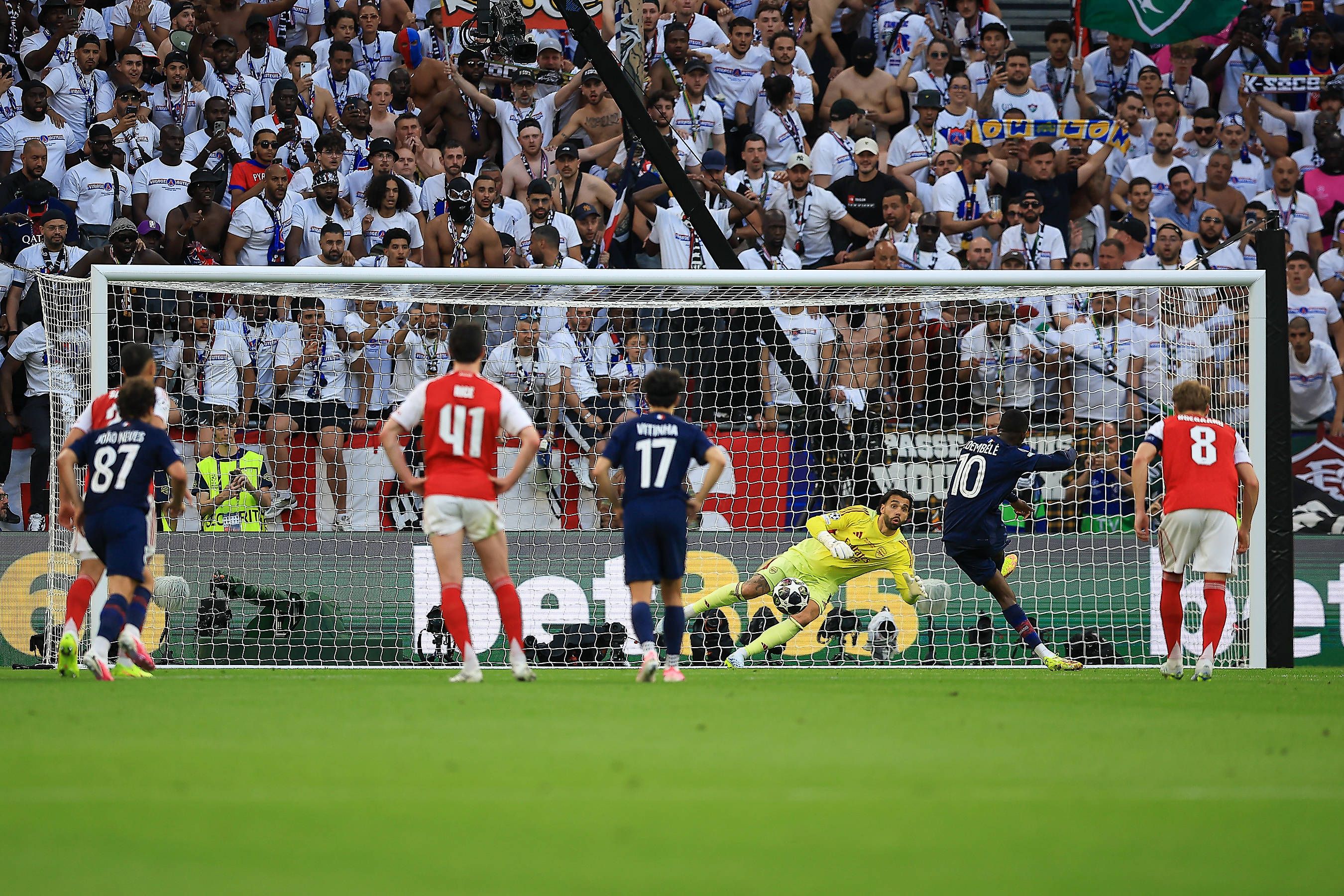 Ousmane Demele makes it 1-1 during the Champions League Final match between Paris Saint-Germain and Arsenal at Puskas Arena Park, Budapest, Hungary
