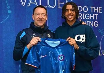 17-year-old Nigeria-eligible defender pens professional deal with Chelsea