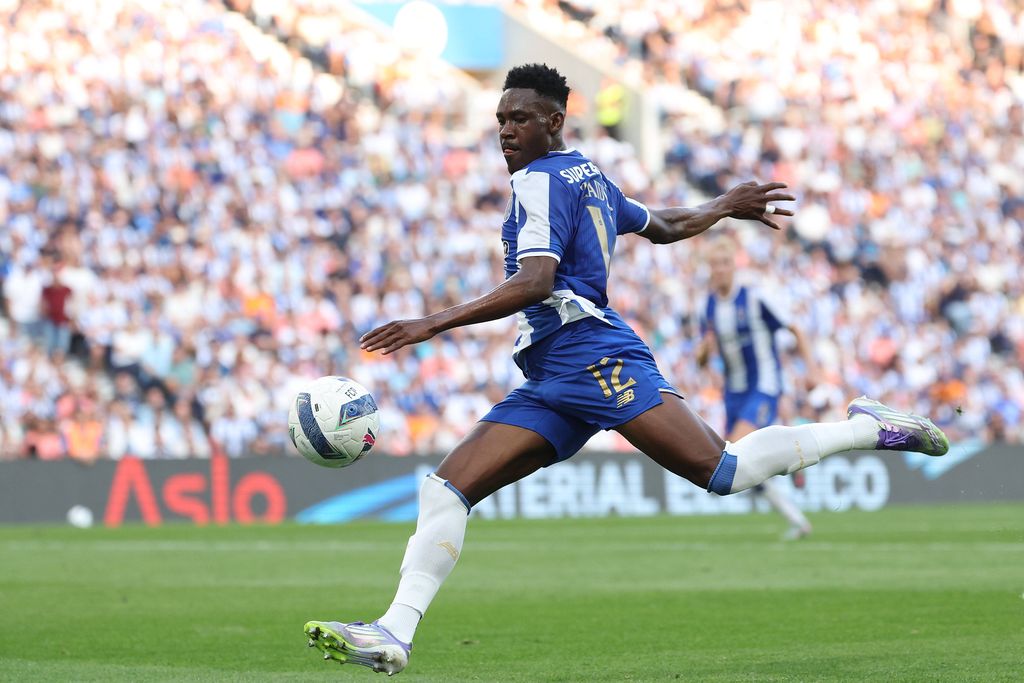 Zaidu Sanusi FC Porto in action