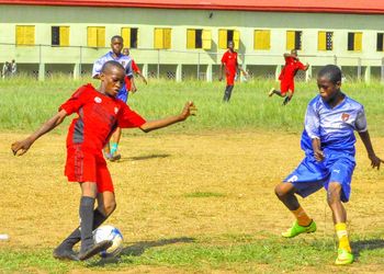 Photo: Former Wolves and Super Eagles star enjoys Chelsea vs Tottenham London derby with son