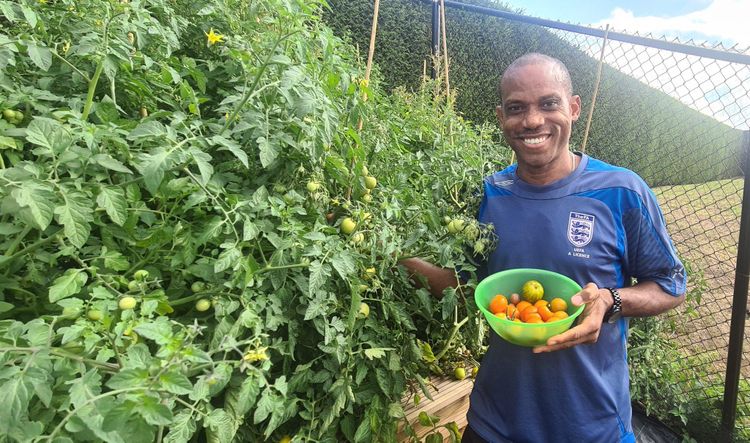 Sunday Oliseh unveils “Amazon-like” tomatoes farm