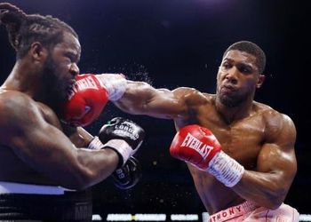 Fan Compares Iheanacho To Nigeria’s World Boxing Champion After Leicester City Star’s Goalscoring Resurgence