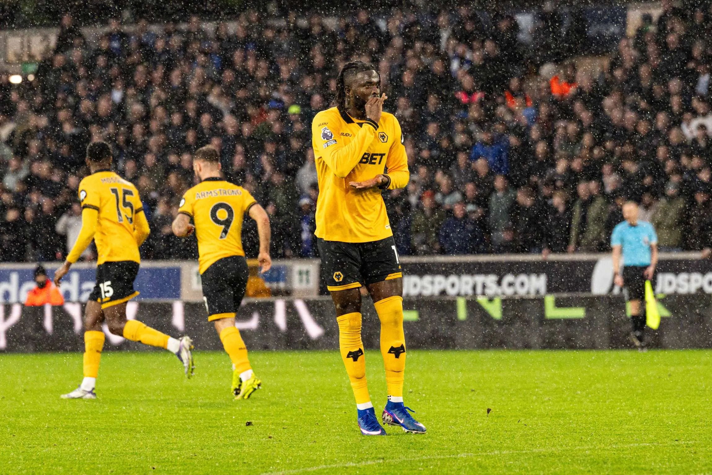 Tolu Arokodare celebrates goal for Wolverhampton Wanderers